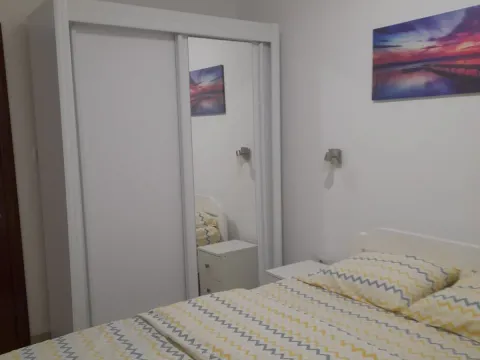 Izdavanje, dvosoban stan, 51m², Kalimanj, Tivat - image 7