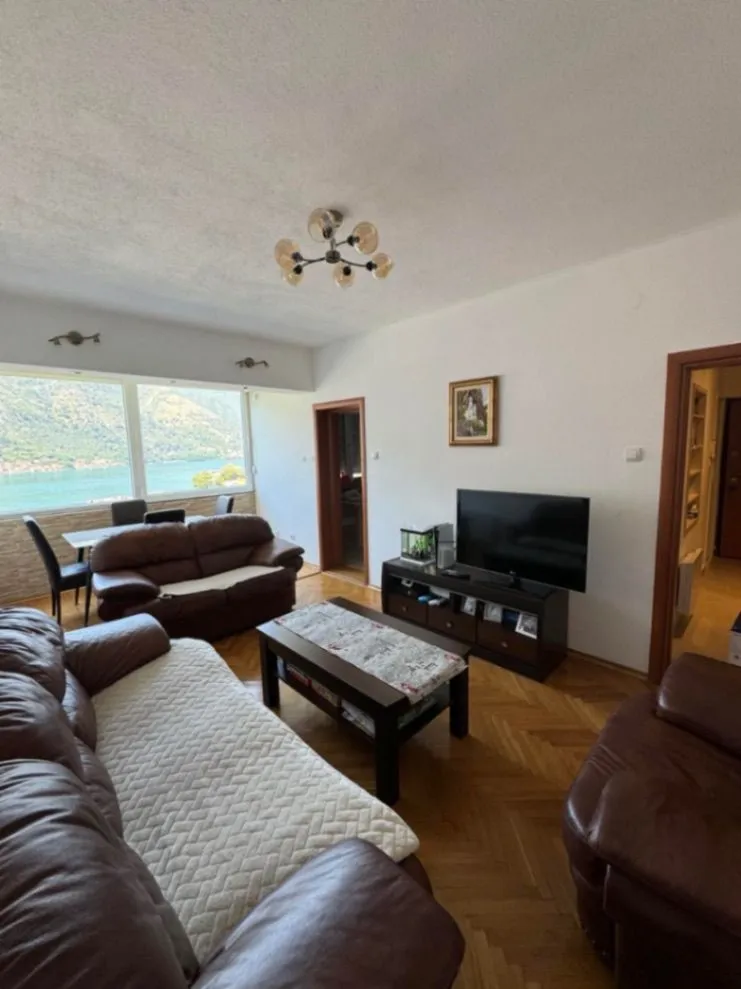 Sale, two bedroom apartment, 60m², Dobrota, Kotor