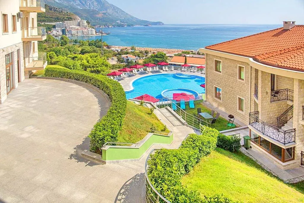Rent, two bedroom apartment, 58m², Bečići, Budva