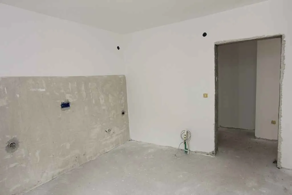 Unutrašnjost stana u sivoj fazi.