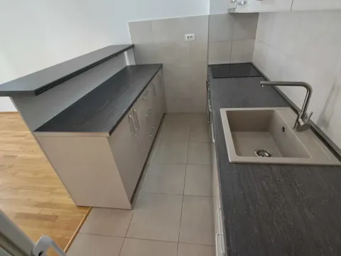 Izdavanje, dvosoban stan, 65m², City Kej, Podgorica - image 12