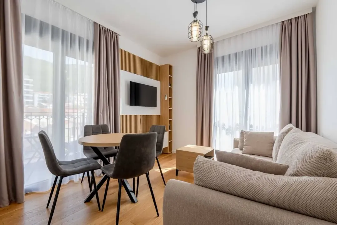 Rent, two bedroom apartment, 70m², Bečići, Budva