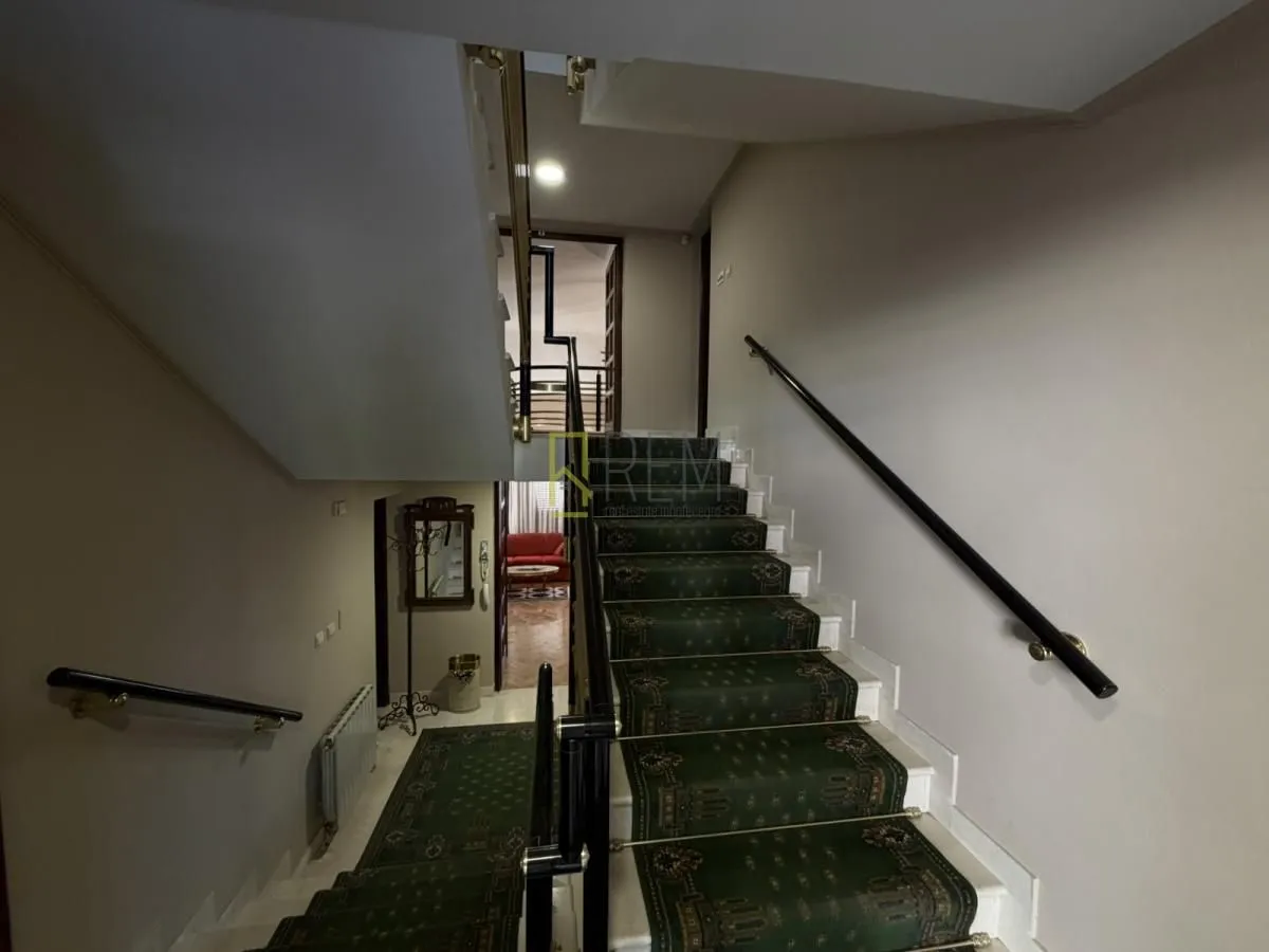 Rent, house, 280m², Gorica C, Podgorica
