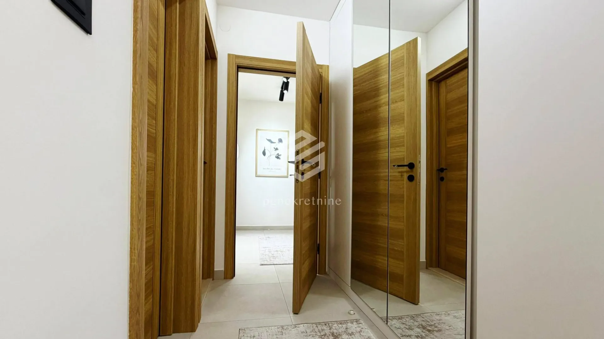 Rent, two bedroom apartment, 65m², Autobuska stanica, Podgorica