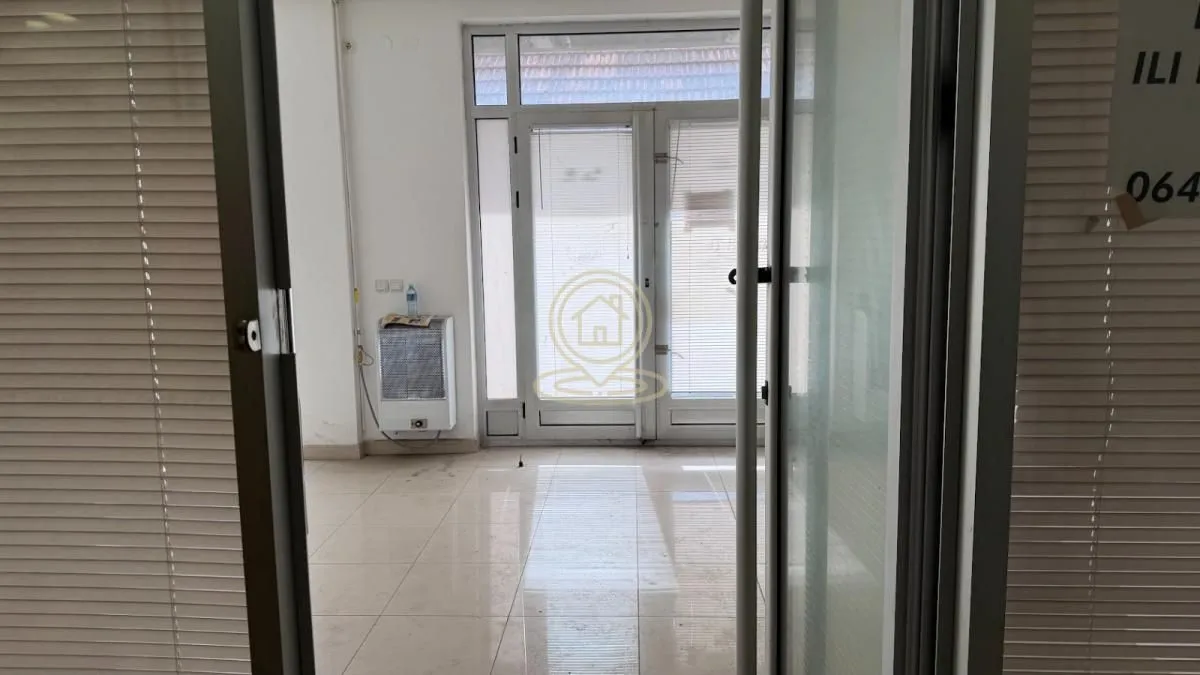 Sale, office space, 31m², Vašarište, Kragujevac