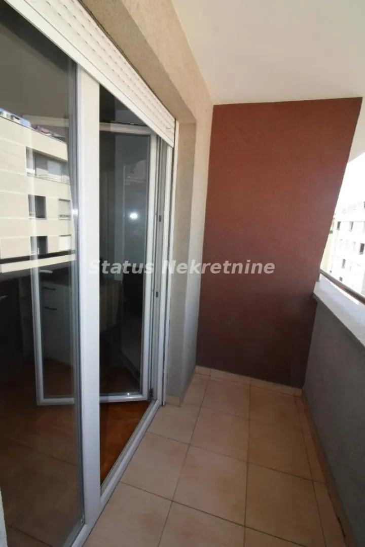 Izdavanje, garsonjera, 28m², Grbavica, Novi Sad Sve Podlokacije
