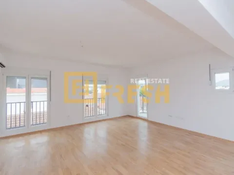 Prodaja, trosoban stan, 102m², Stara Varoš, Podgorica - image 2