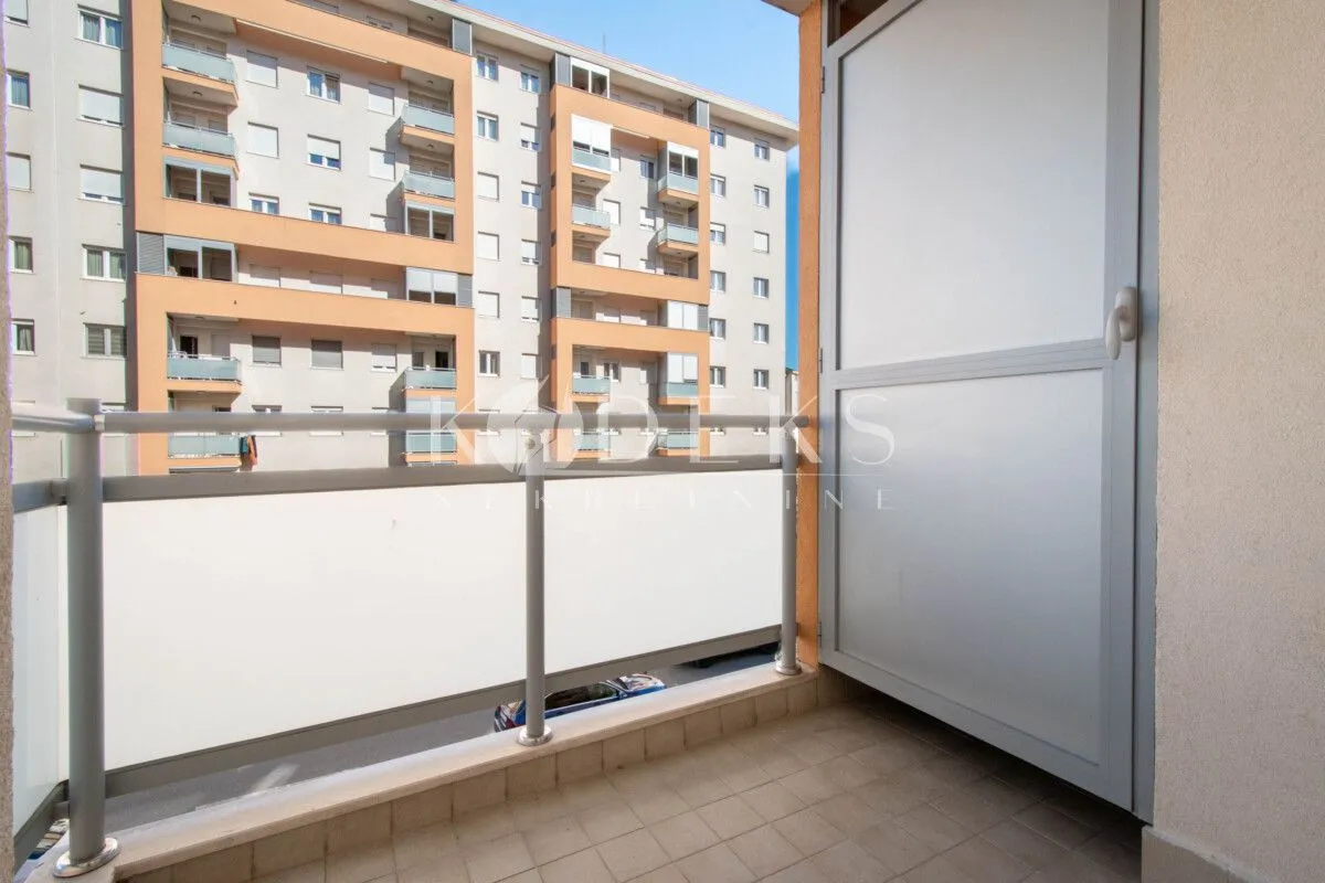 Rent, office space, 64m², City Kej, Podgorica