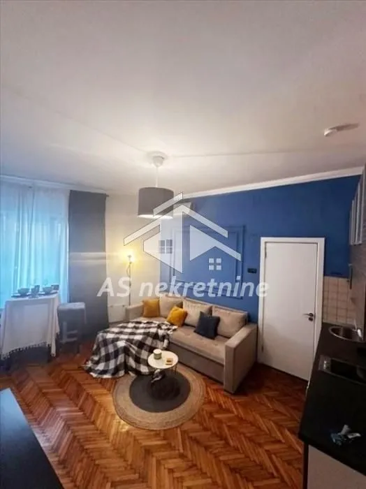 Izdavanje, stan, 40m², Kosančićev Venac, Beograd