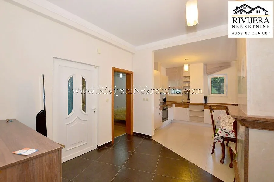 Prodaja, četvorosoban stan, 107m², Đenovići, Herceg Novi