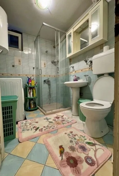 Izdavanje, dvosoban stan, 65m², Gintaš, Podgorica