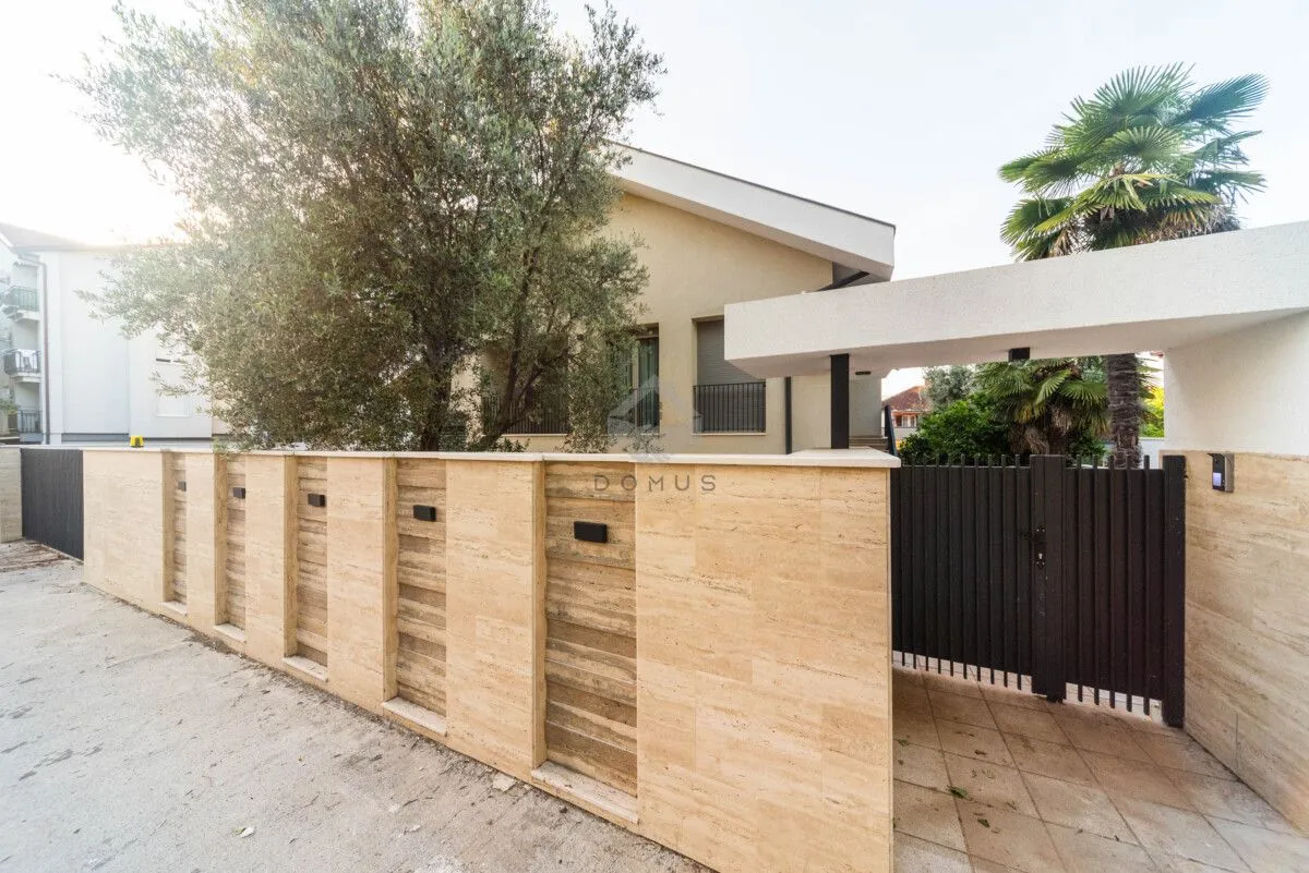 Izdavanje, kuća, 280m², Stari Aerodrom, Podgorica