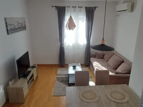 Izdavanje, jednosoban stan, 42m², City Kvart, Podgorica - image 13