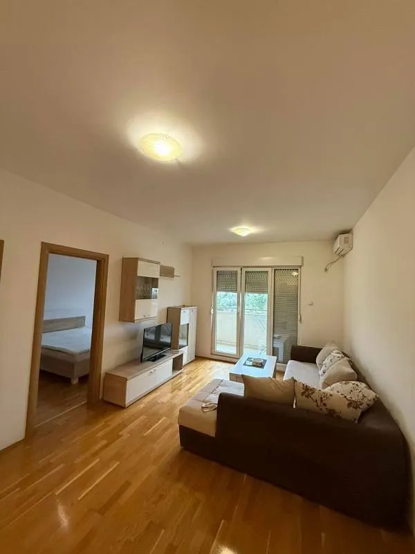 Izdavanje, jednosoban stan, 55m², Ljubović, Podgorica