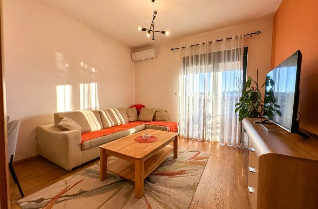 Izdavanje, jednosoban stan, 45m², Blok 9, Podgorica