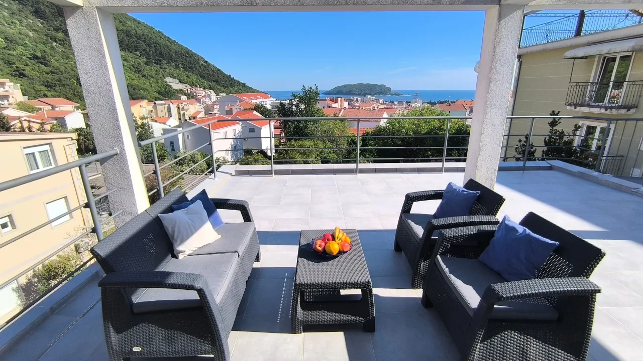 Izdavanje, jednosoban stan, 90m², Lazi, Budva