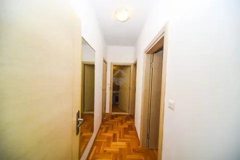 Prodaja, dvosoban stan, 83m², Blok 9, Podgorica - image 12