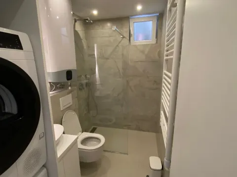 Rent, one bedroom apartment, 50m², Stari Grad, Budva - image 13