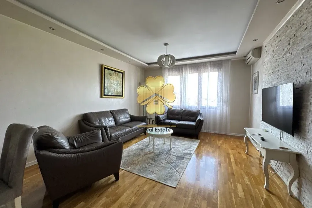 Izdavanje, dvosoban stan, 90m², Preko Morače, Podgorica