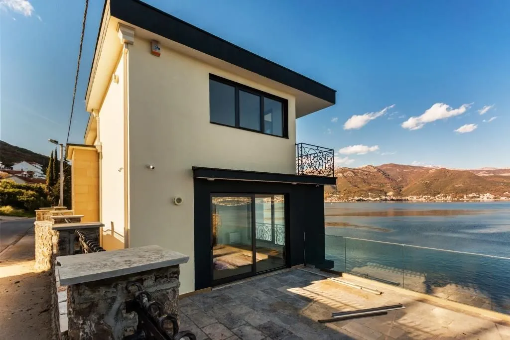 Prodaja, kuća, 420m², Krašići, Tivat