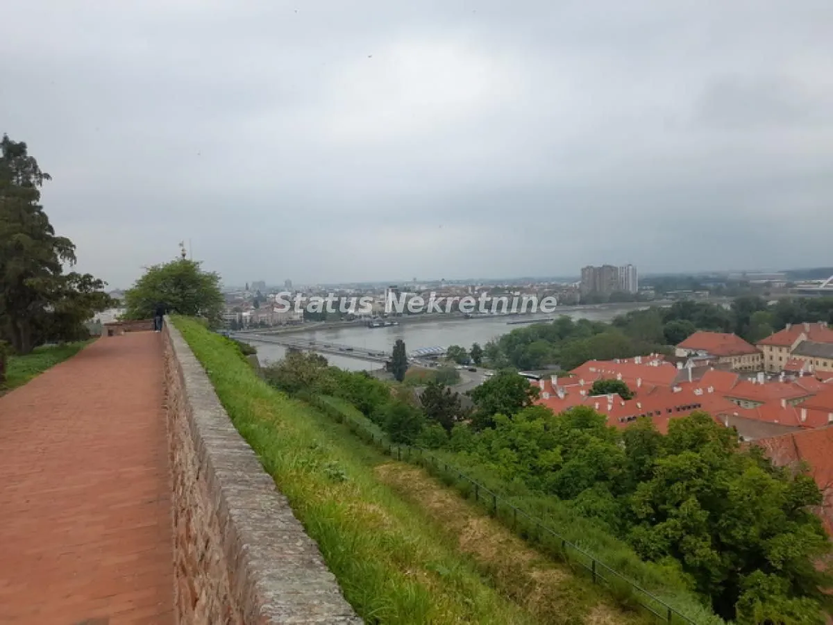 Prodaja, četvorosoban stan, 188m², Petrovaradin, Novi Sad