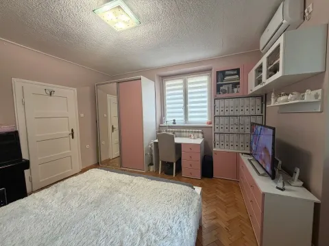 Sale, two bedroom apartment, 34m², Kalenić Pijaca, Vračar Sve Podlokacije - image 6