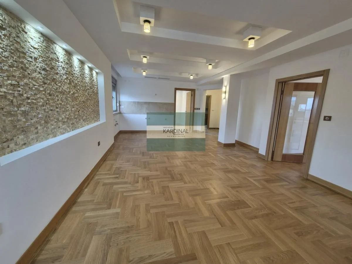 Prodaja, trosoban stan, 77m², Vašarište, Jagodina