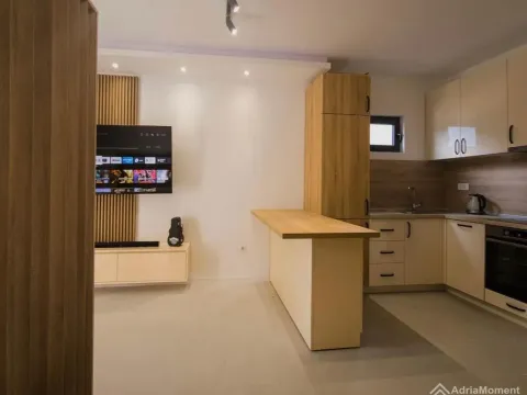 Sale, studio apartment, 46m², Dobrota, Kotor - image 7