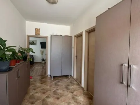 Rent, two bedroom apartment, 90m², Tivat, Crna Gora - image 7