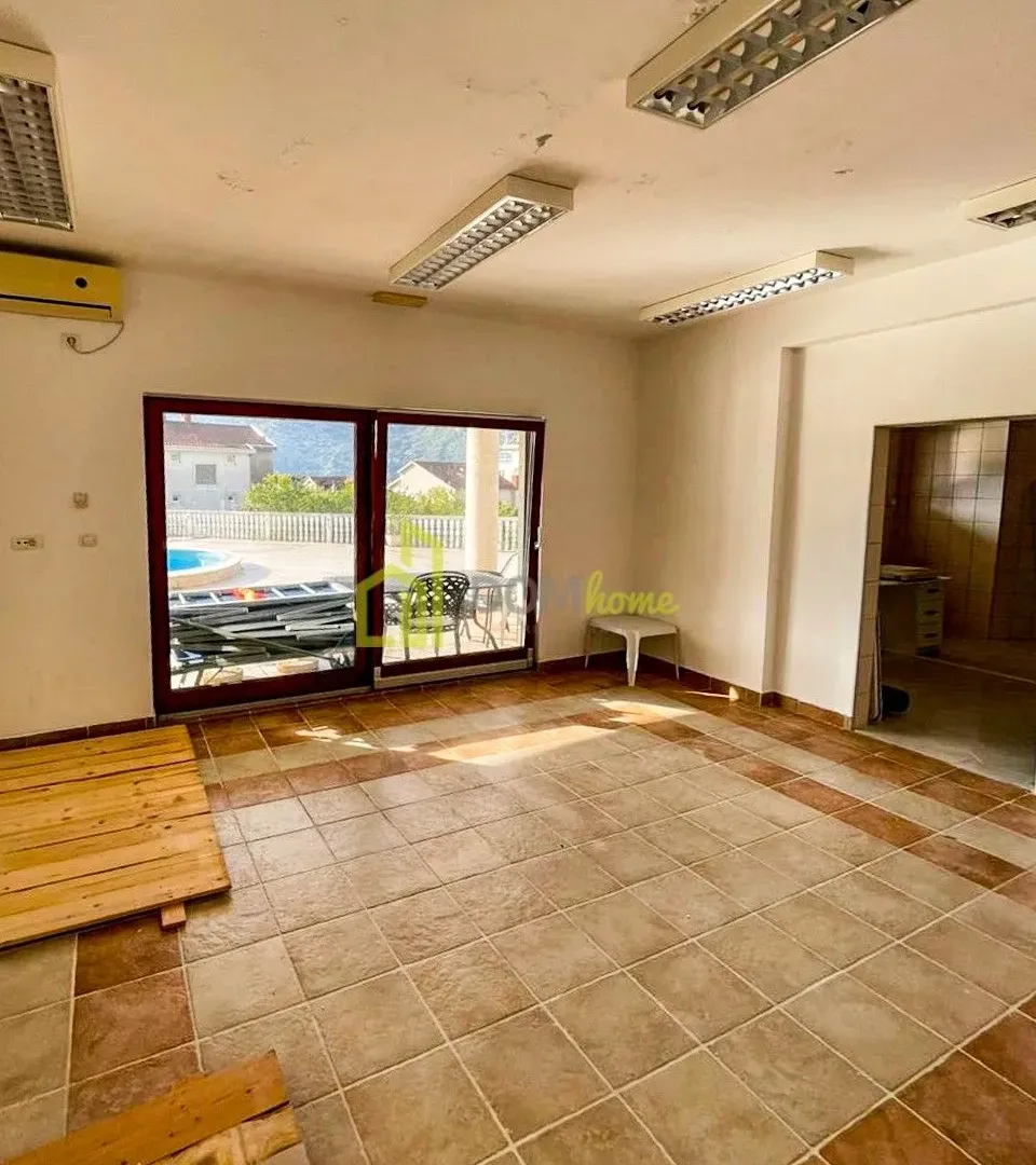 Sale, office space, 190m², Risan, Kotor