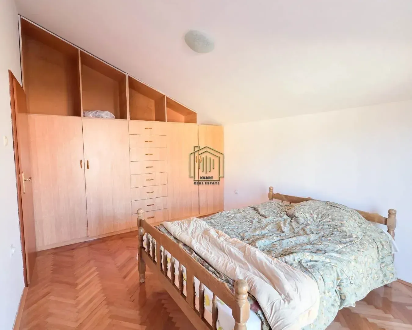 Prodaja, kuća, 350m², Zlatica, Podgorica