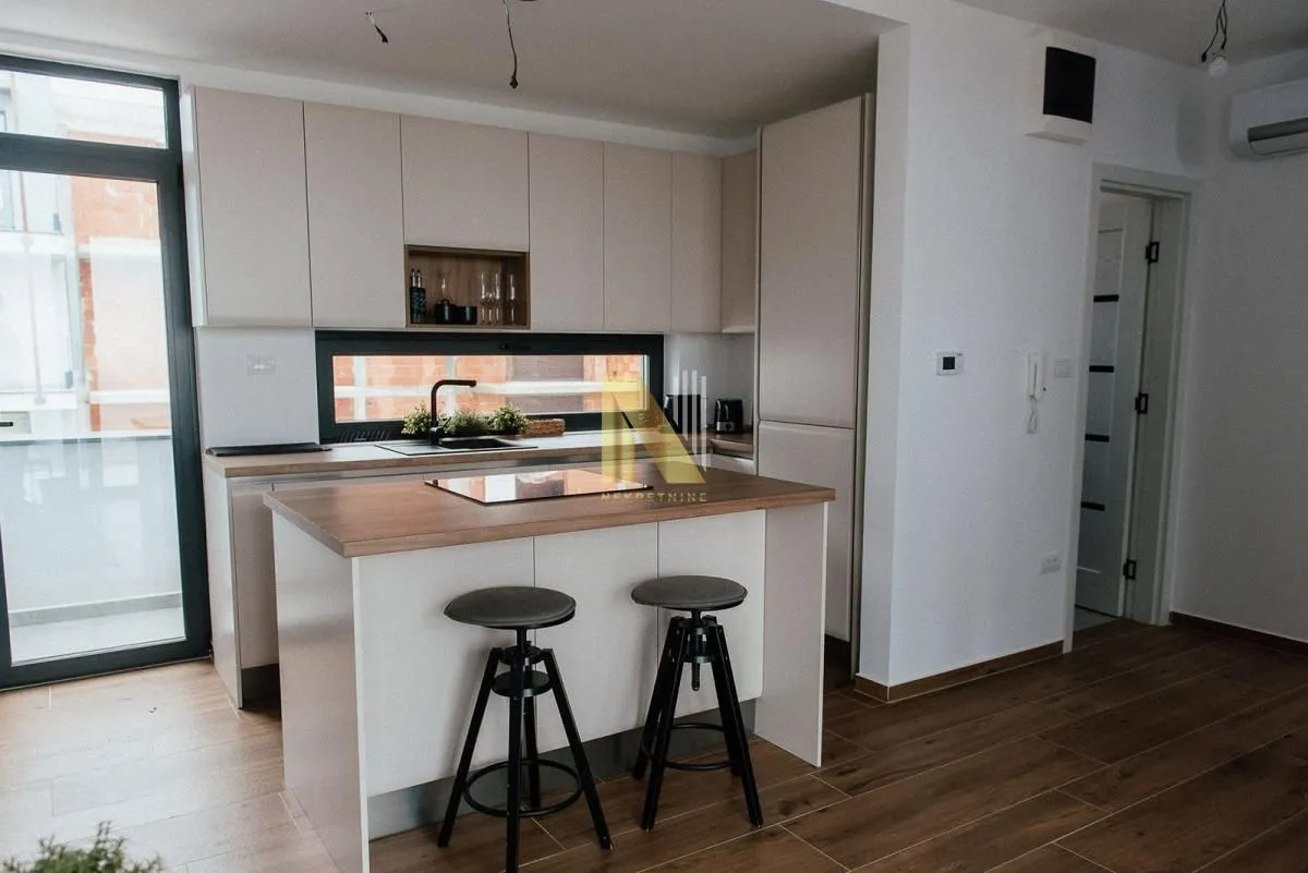 Izdavanje, trosoban stan, 105m², Sremska Kamenica, Petrovaradin