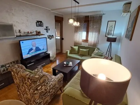 Prodaja, dvosoban stan, 70m², Stari Aerodrom, Podgorica - image 1