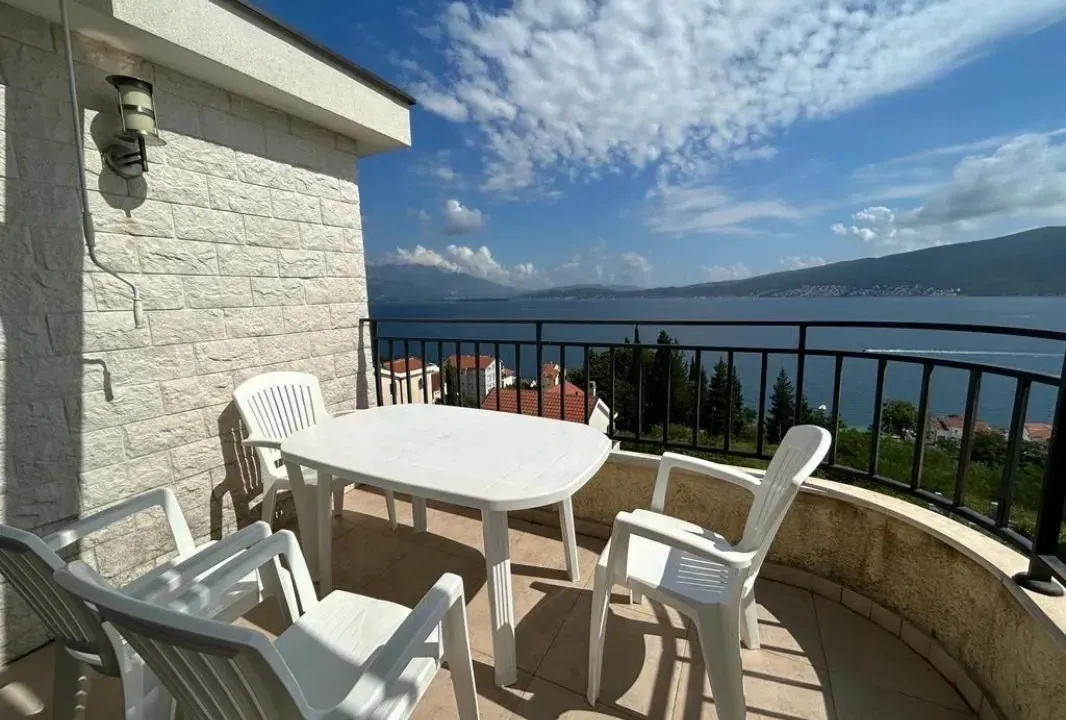 Sale, two bedroom apartment, 65m², Baošići, Herceg Novi