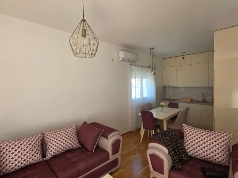 Izdavanje, četvorosoban stan, 74m², Blok 9, Podgorica - image 9