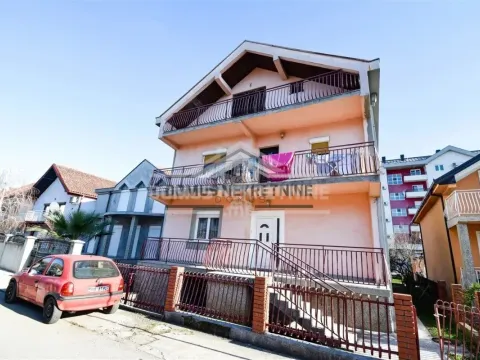 Prodaja, kuća, 230m², Stari Aerodrom, Podgorica - image 1