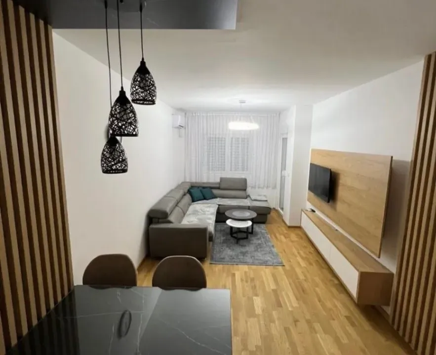 Izdavanje, jednosoban stan, 46m², Stari Aerodrom, Podgorica
