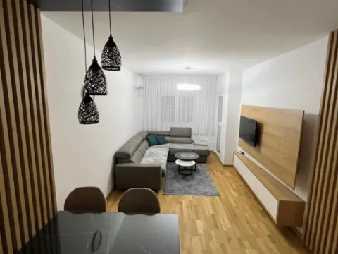 Izdavanje, jednosoban stan, 46m², Stari Aerodrom, Podgorica