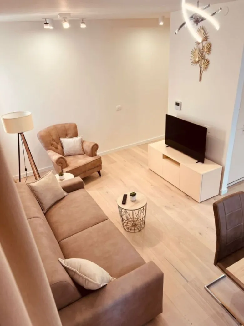 Izdavanje, jednosoban stan, 50m², Kalimanj, Tivat