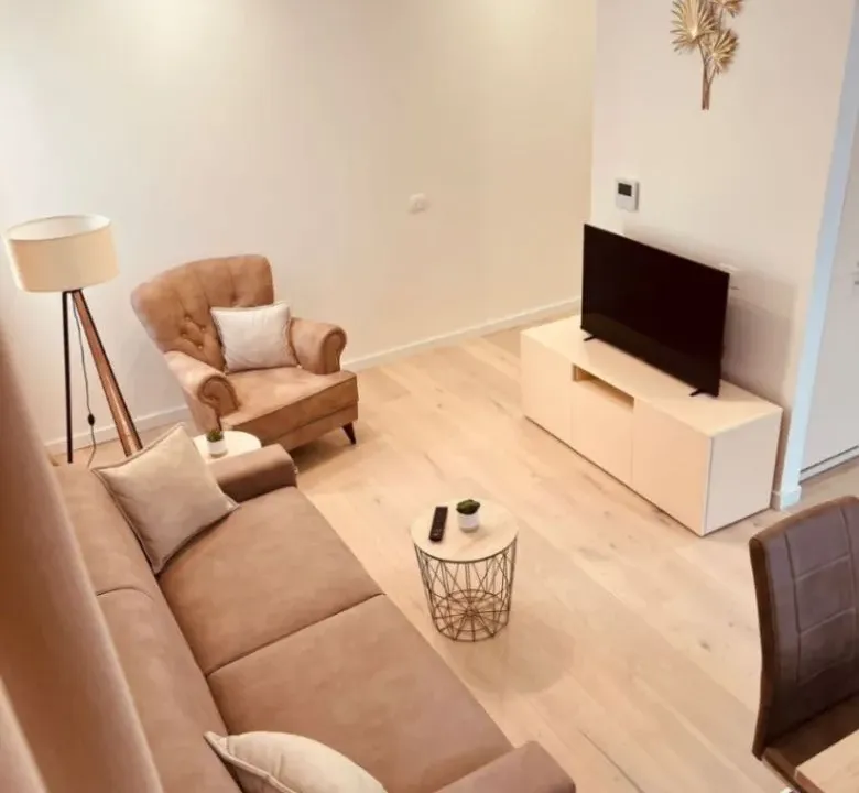 Izdavanje, jednosoban stan, 50m², Kalimanj, Tivat