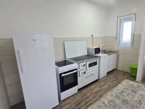 Izdavanje, dvosoban stan, 140m², Podgorica, Crna Gora - image 15