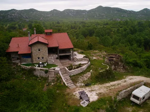 Prodaja, kuća, 210m², Rijeka Crnojevića, Cetinje - image 1
