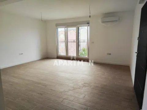 Sale, three bedroom apartment, 68m², Olimp, Zvezdara Sve Podlokacije
