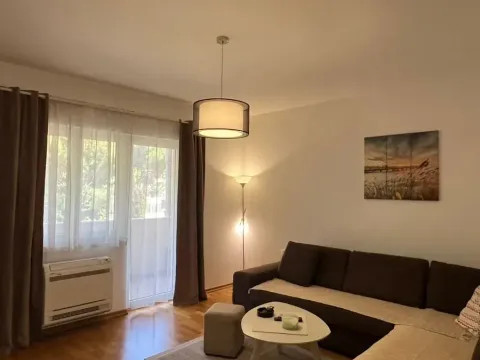 Izdavanje, stan, 68m², Tivat, Crna Gora