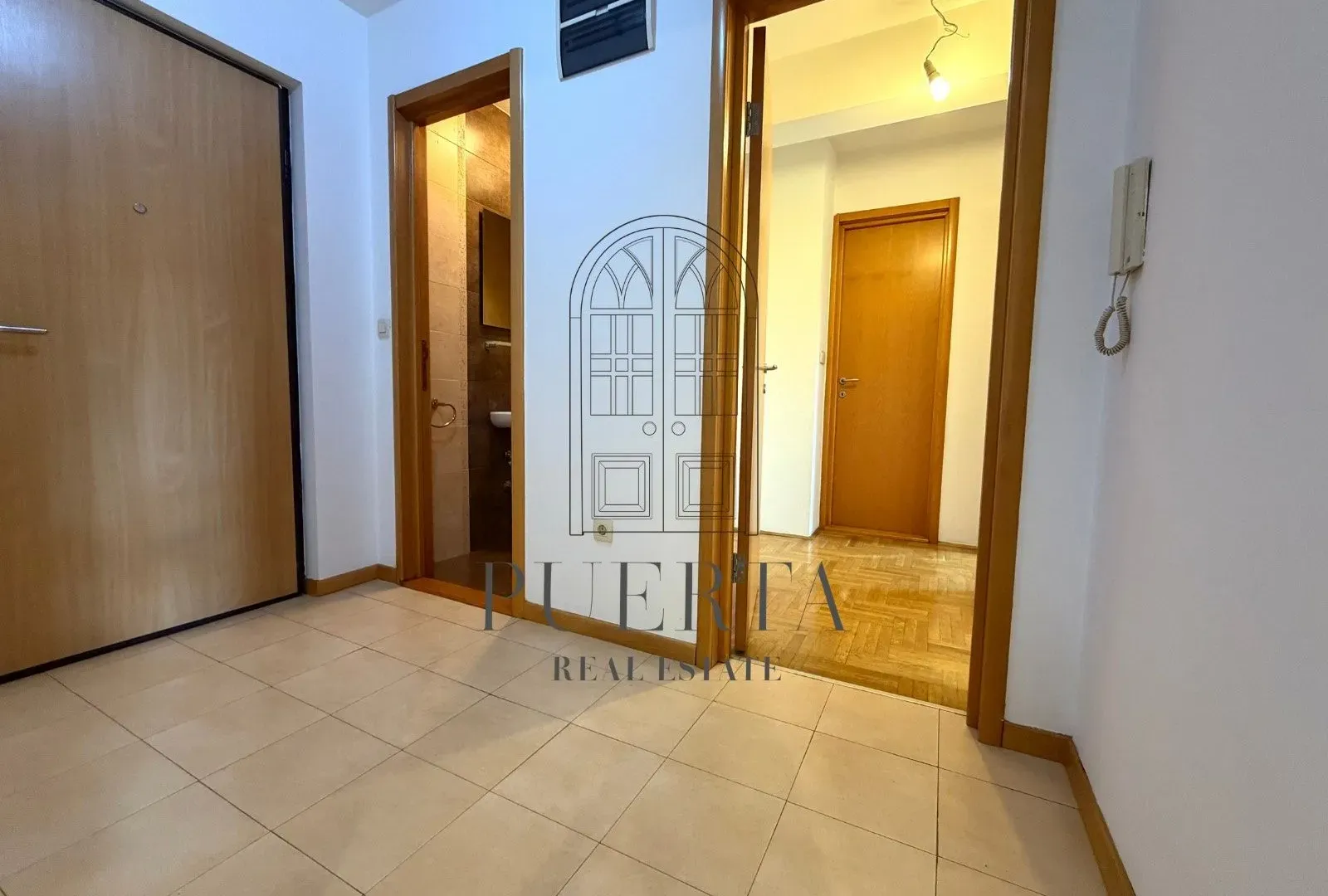 Prodaja, dvosoban stan, 64m², Stari Aerodrom, Podgorica