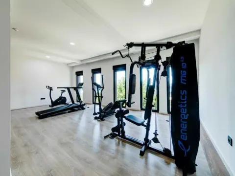 Prodaja, kuća, 311m², Centar, Tivat - image 16