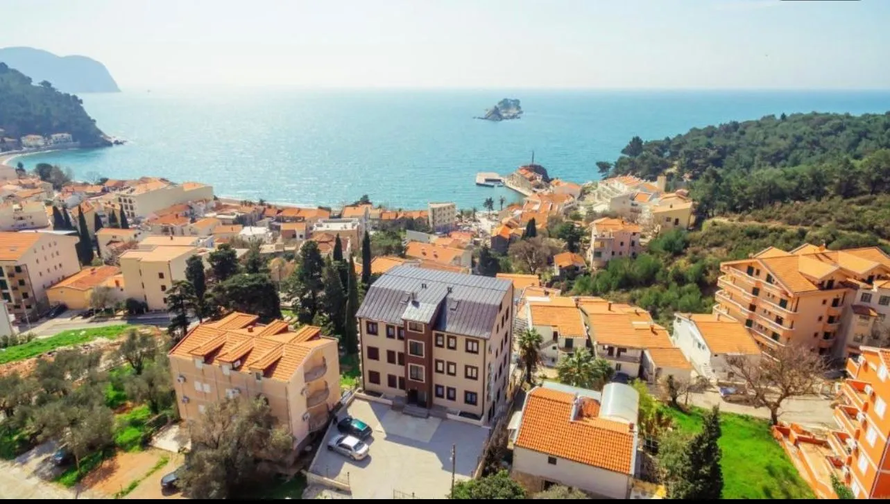 Rent, two bedroom apartment, 70m², Petrovac, Budva