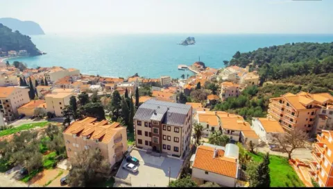 Rent, two bedroom apartment, 70m², Petrovac, Budva - image 14