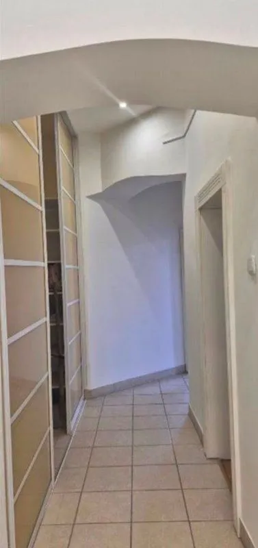 Izdavanje, četvorosoban stan, 144m², Vračar Sve Podlokacije, Beograd