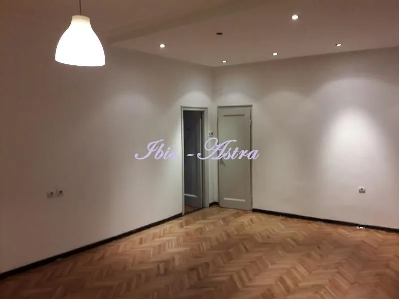 Izdavanje, trosoban stan, 70m², Stari Grad, Beograd